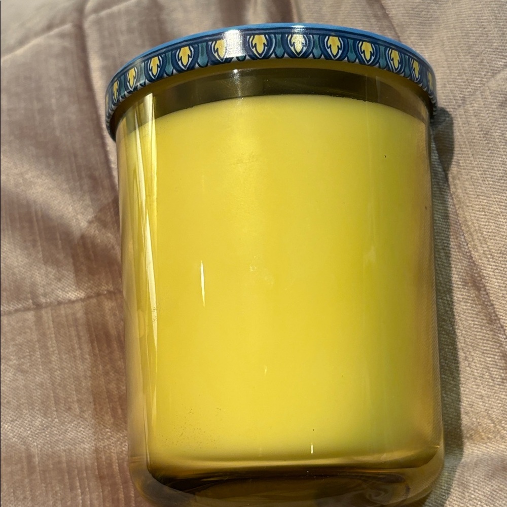 DW Home Amalfi Lemon Candle - Vibrant Yellow 2 Wick - Picture 5 of 6